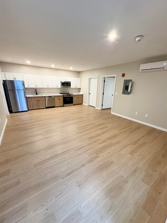 Building Photo - 15 Mountain Rd