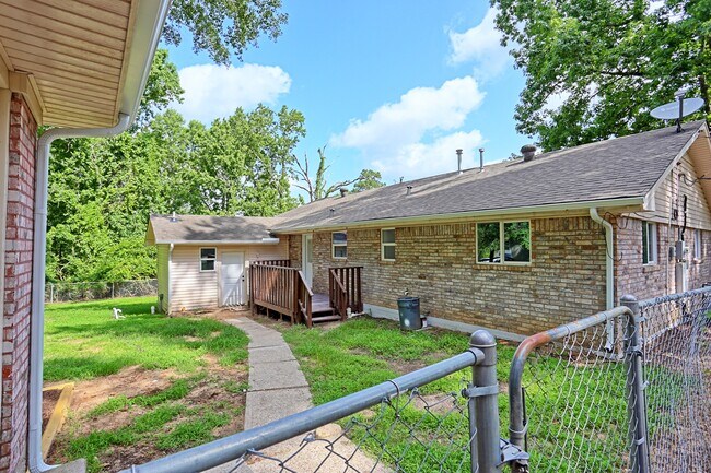 Building Photo - 704 Natchez River Cir