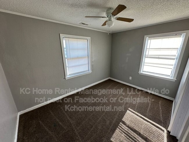 Building Photo - 8044 Wabash Ave