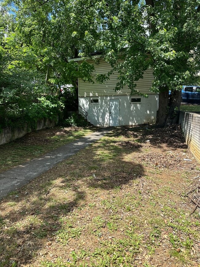 Building Photo - Adorable 3 Bedroom Duplex for $1,800./month