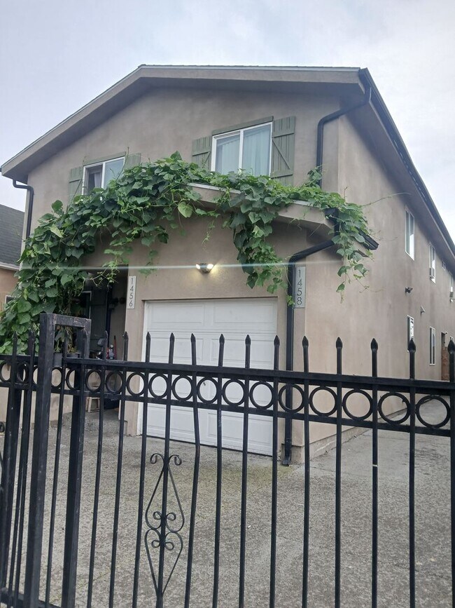 Building Photo - 23(1456,1458)