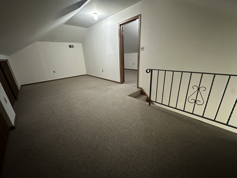 Building Photo - 1747 E 2nd St