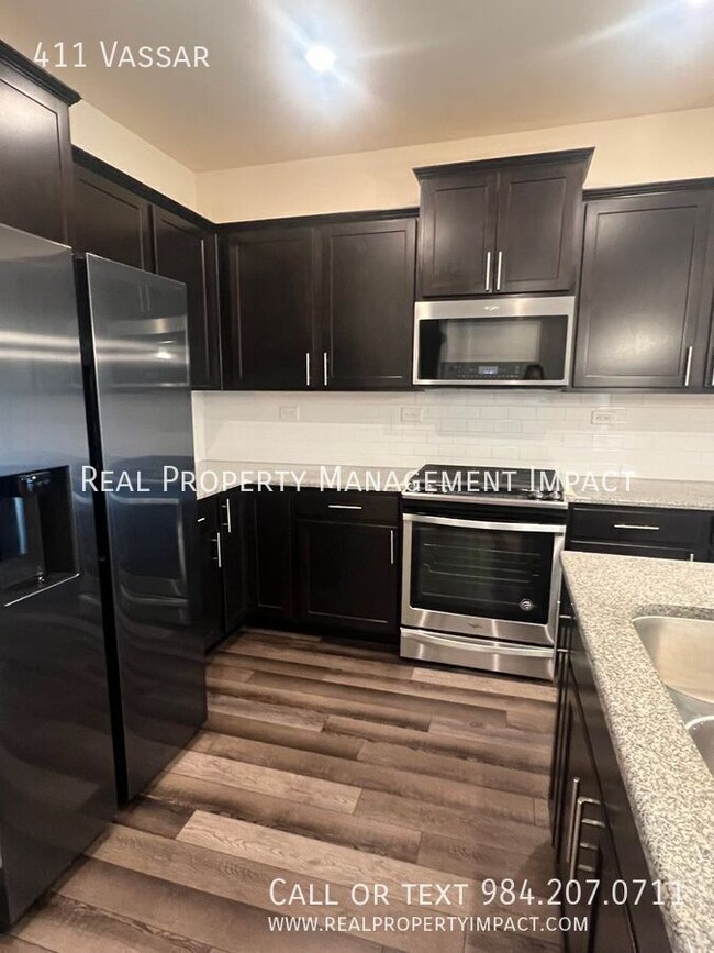 Building Photo - 411 Vassar-