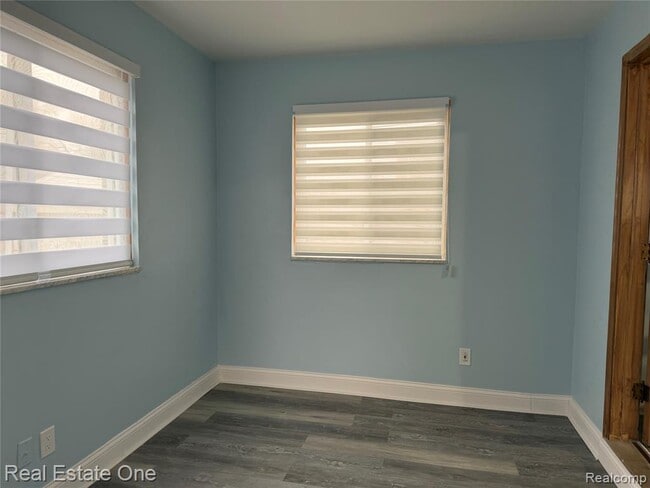 Building Photo - 6421 Oakman Blvd