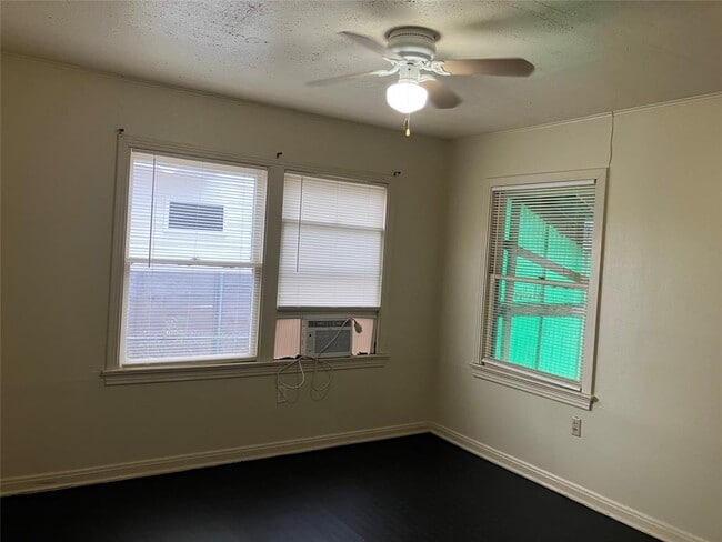 Building Photo - 611 Clifford Dr