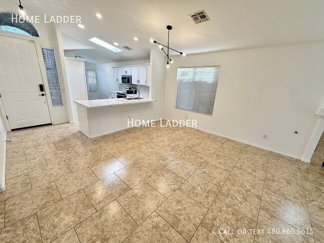 Building Photo - 10518 E Star of the Desert Dr