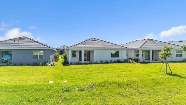 Building Photo - 3 Bedroom Villa - Star Farms