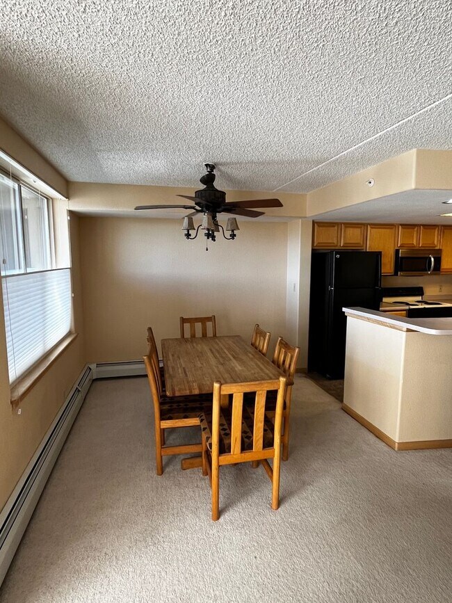 Building Photo - 980 Lakepoint Dr