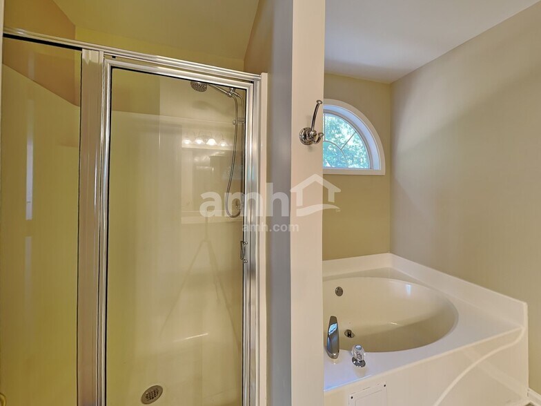 Building Photo - 241 Hunters Chase