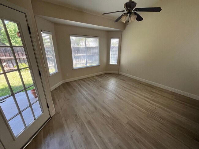 Building Photo - Beautiful Home for rent in Visalia, Ca