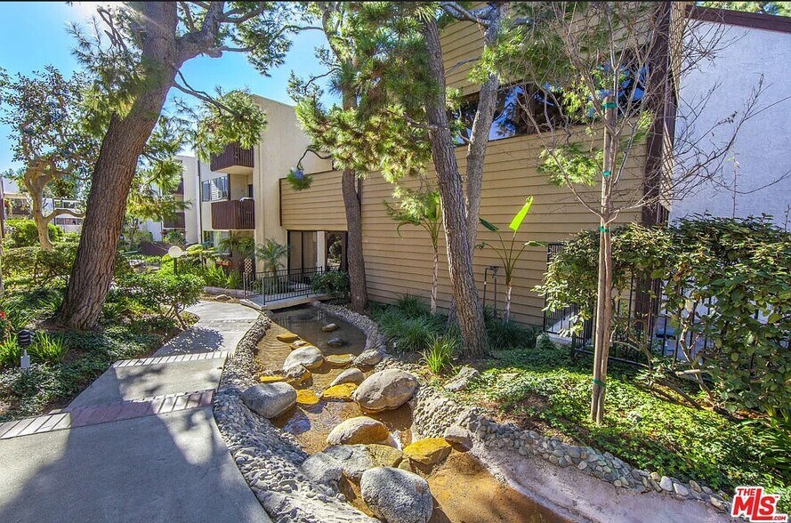 Building Photo - 5950 Canterbury Dr