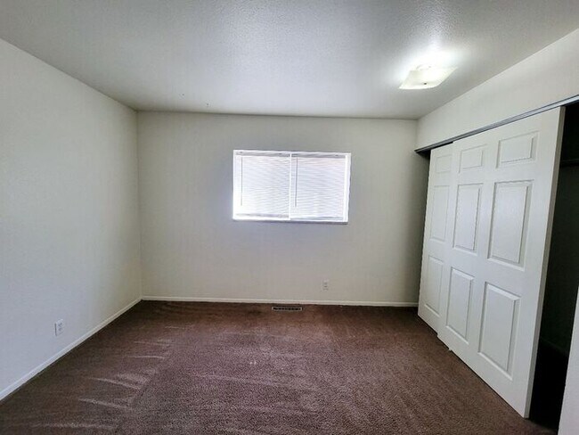 Building Photo - Charming 2-Bedroom Duplex | Limited-Time O...