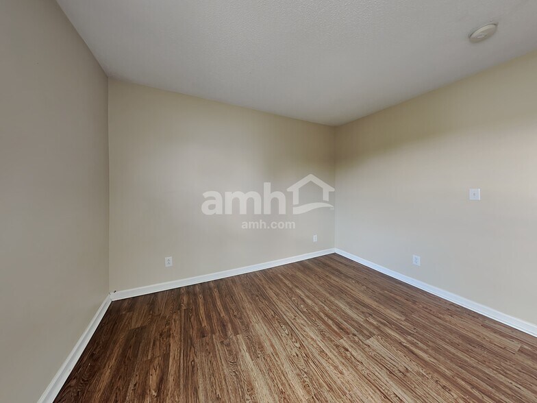 Building Photo - 18 N Orchard Farms Ave