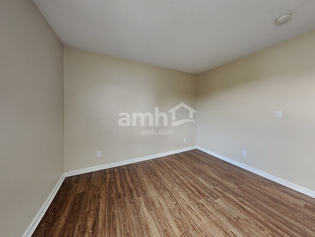 Building Photo - 18 North Orchard Farm Avenue