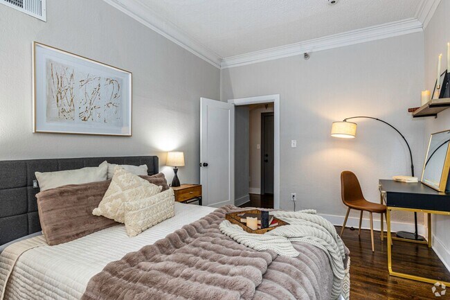 Interior Photo - Windsor Manor