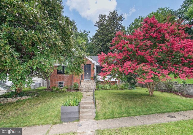 Building Photo - 5602 Hawthorne St