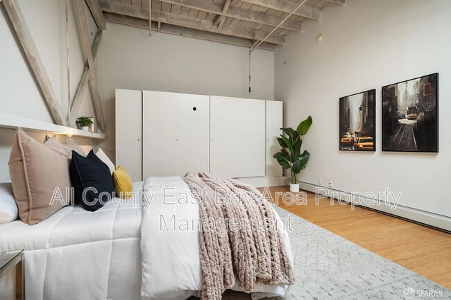 Building Photo - 1018 4th Ave