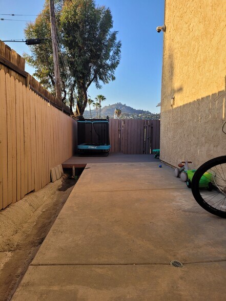 Building Photo - 9860 Dale Ave