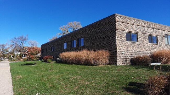 Building Photo - Elevate Your Lifestyle, Stunning 3-Bedroom Loft in Evanston