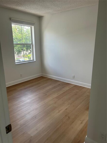 Building Photo - 5403 SW 126th Ter