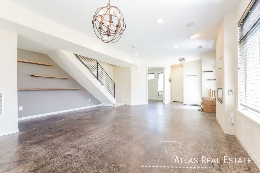 Building Photo - 3359 Mariposa St