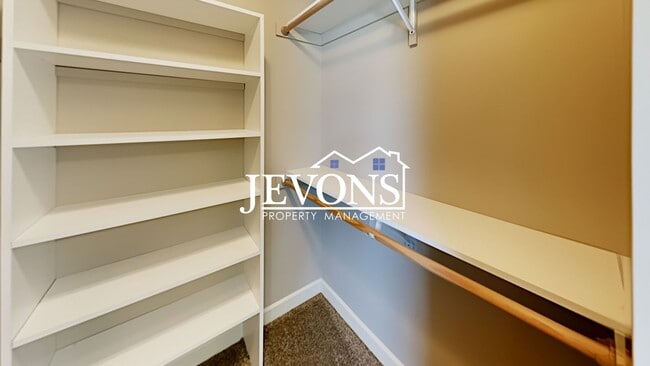 Building Photo - Spacious duplex with master bedroom, backy...