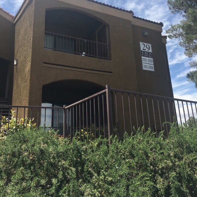 Building Photo - Stylish Upgraded One-Bedroom Condo in a Gated Community!