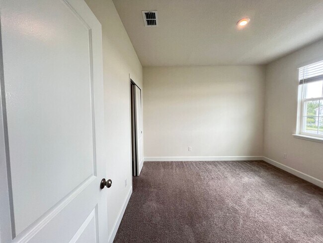 Building Photo - Gorgeous Furnished Home in Winter Garden!