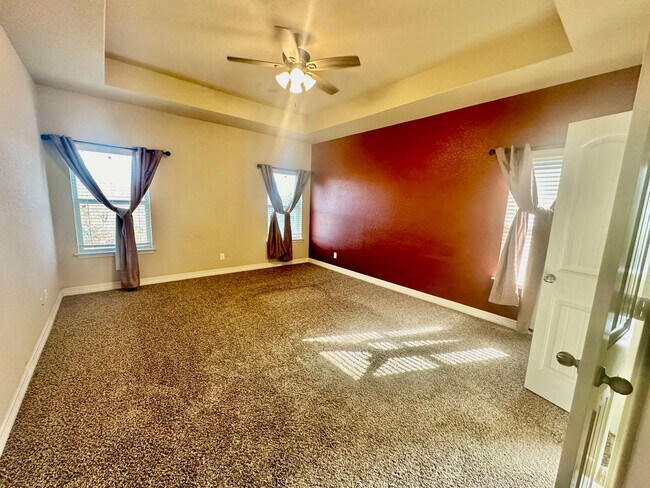 Building Photo - 1010 Bar Z Ranch