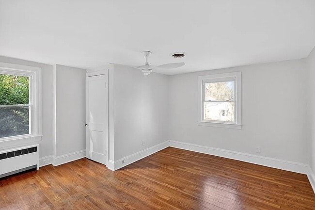 Building Photo - 326 Westhampton Ave