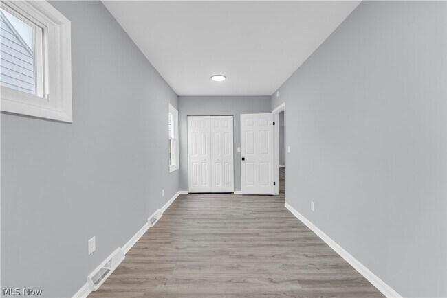 Building Photo - 3203 Ingleside Dr