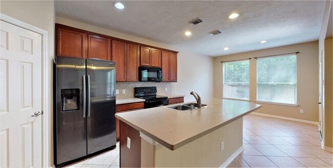 Building Photo - 23 Benedict Canyon Loop