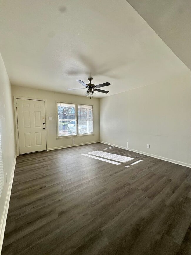 Building Photo - COMING MARCH 2026 - Cozy 3-Bedroom Home w/ Fully Renovated Kitchen!!