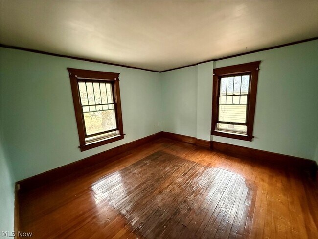 Building Photo - 707 Hazel St