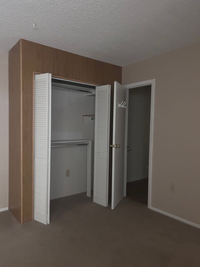 Building Photo - Charming 2-bedroom 2 baths in the heart of...