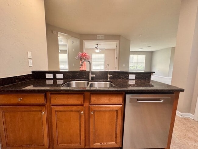 Building Photo - Condominium for rent