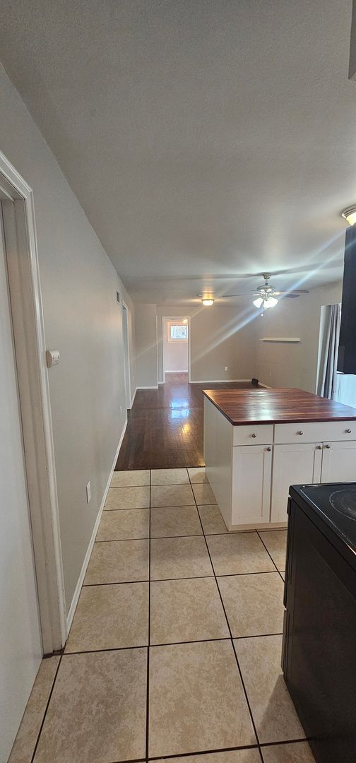 Building Photo - 2513 Hillcrest Dr