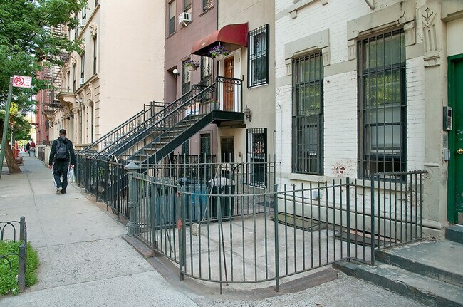 Building Photo - 2370 1st Ave
