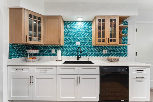 Building Photo - 11031 W Cumberland Dr