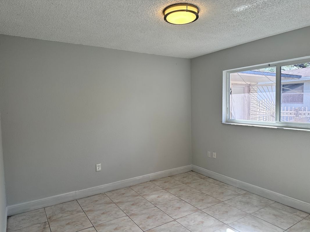 Building Photo - 410 NW 33rd St