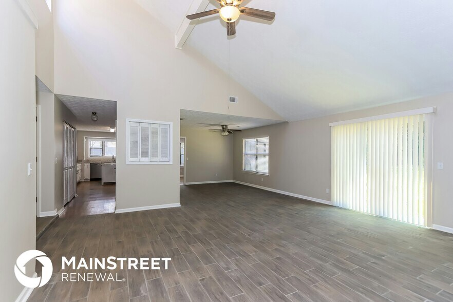 Building Photo - 135 Red Oak Dr