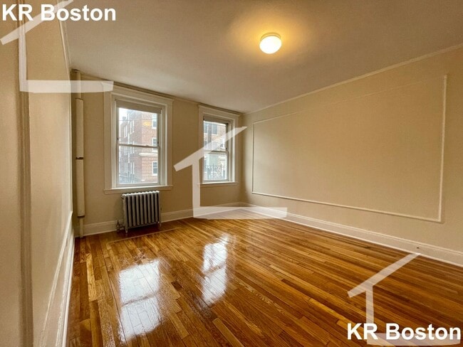 Building Photo - 9/1 No Fee! Spacious 2BR near Green Line!