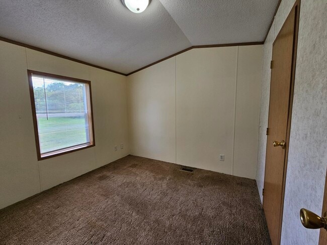 Building Photo - 208 Maverick Ln