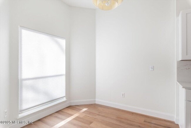 Building Photo - 12184 Mantle Dr