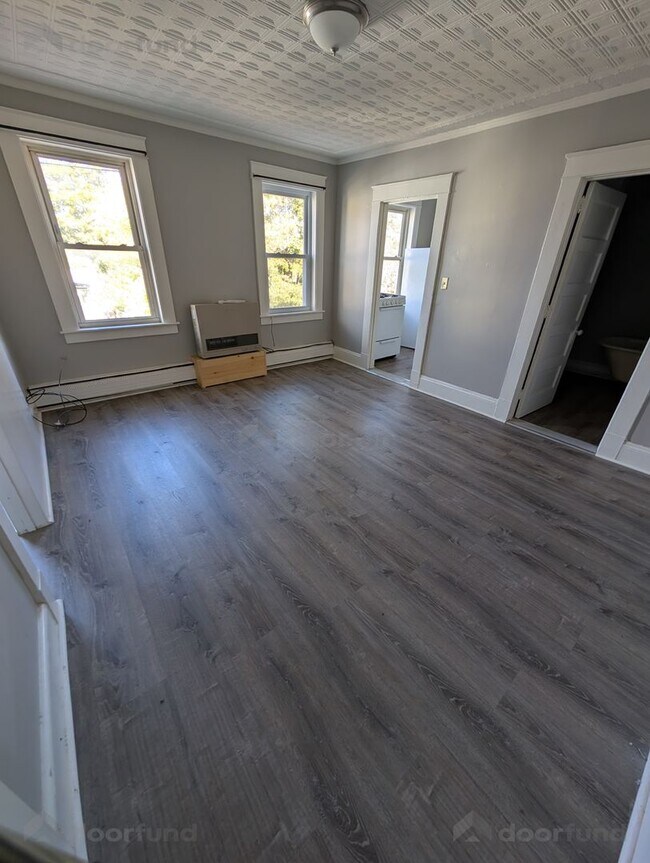 Building Photo - 10 Arch St