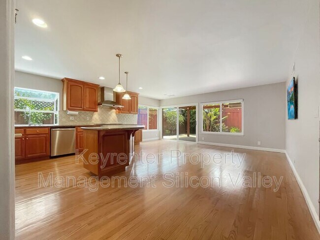 Building Photo - 2261 Plummer Ave