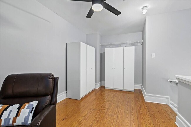 Building Photo - 404 N Laurel Ave
