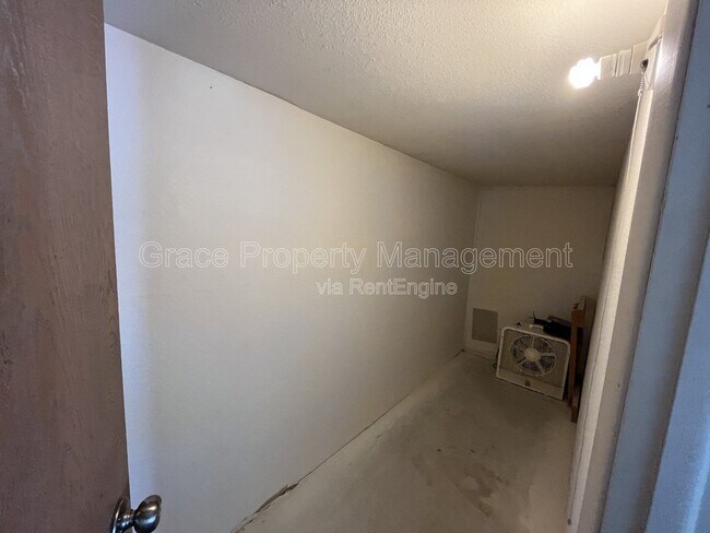 Building Photo - 9817 E Peakview Ave