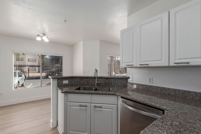 Building Photo - 2 Bedroom 2 Bathroom Condo- Downtown Gilbert