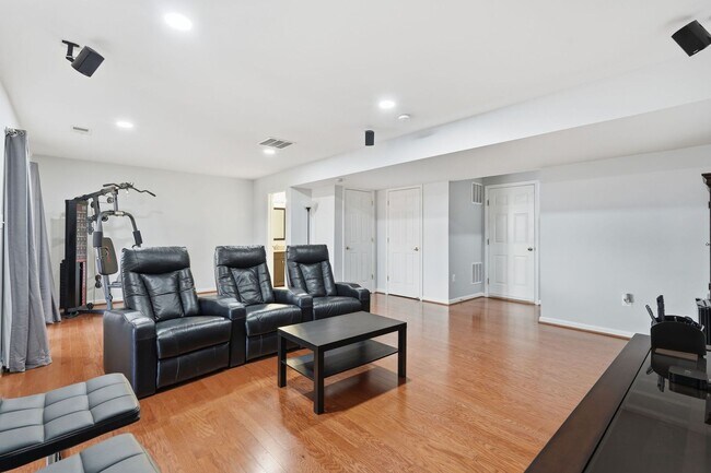 Building Photo - Located in a vibrant and highly sought after setting, this Richmond American Homes residence offe...